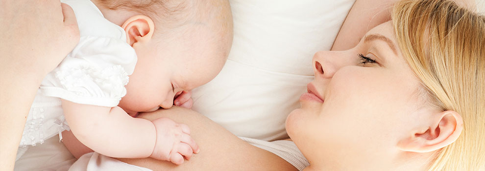 Brustwarzenschutz für maximalen Hautkontakt zwischen Mutter und Kind 2 Stück Brusthütchen zum Schutz beim Stillen inklusiv Schutzdose Stillhütchen 
